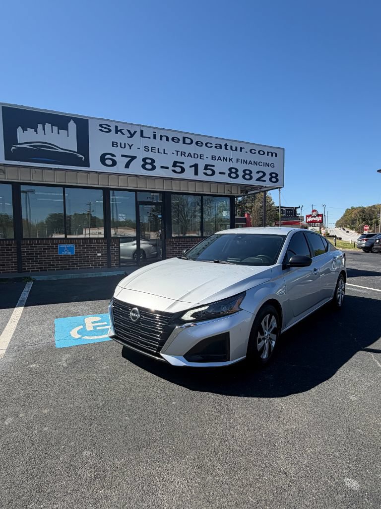Used 2024 Nissan Altima 2.5 S FWD image 1