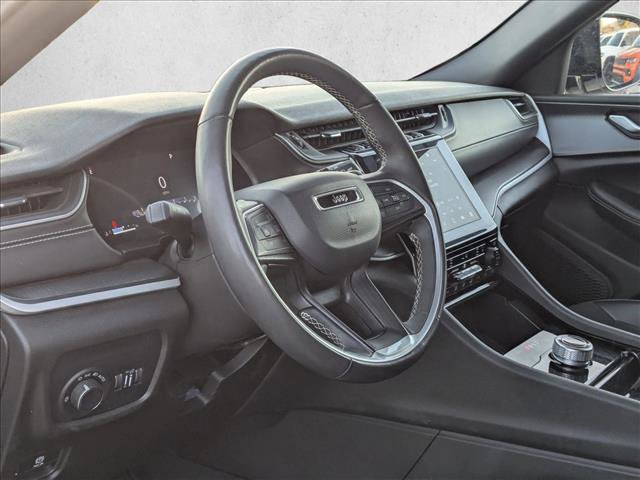 Used 2023 Jeep Grand Cherokee Altitude image 9