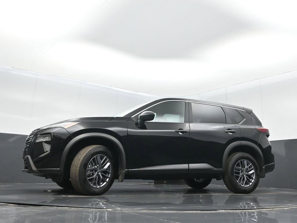 Used 2025 Nissan Rogue S image 31