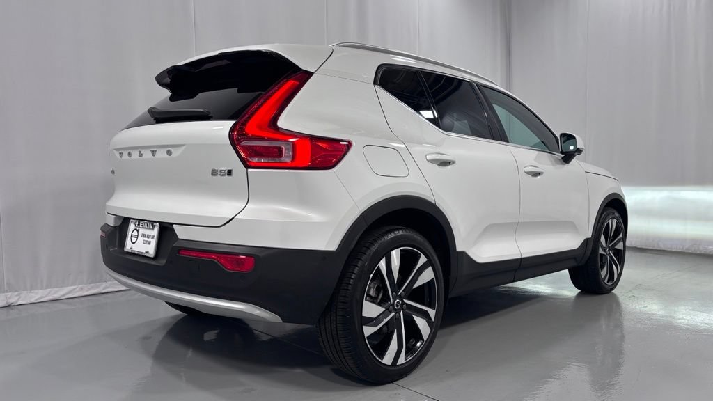 Used 2024 Volvo XC40 B5 Plus w/ Protection Package Premier AWD/4WD image 6