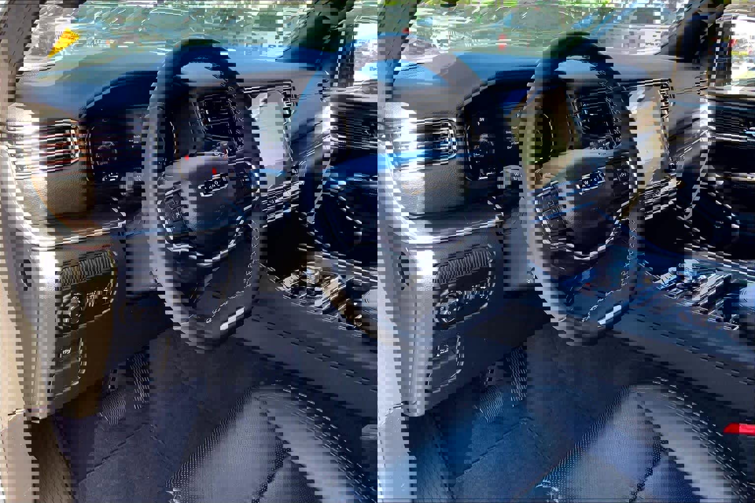 Used 2023 Jeep Wagoneer 4WD w/ Premium Group I image 16