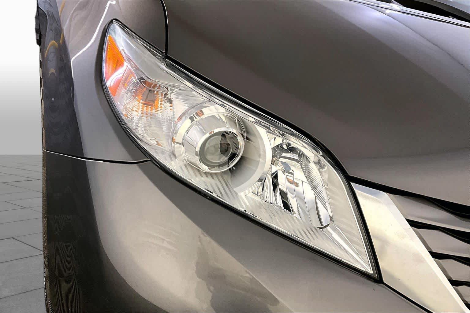 Used 2017 Toyota Sienna XLE w/ XLE Navigation Package AWD/4WD image 27