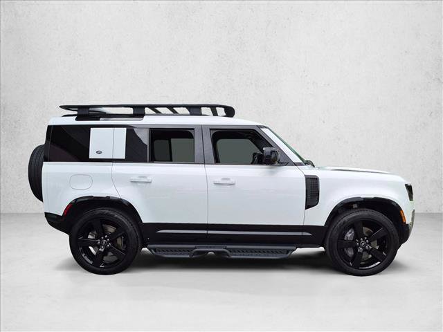 Used 2022 Land Rover Defender 110 X-Dynamic SE AWD/4WD image 4