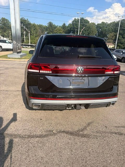 Used 2025 Volkswagen Atlas Peak Edition SE AWD/4WD image 6