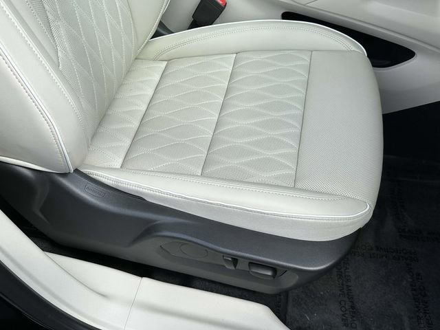 Used 2023 Buick Envision Avenir image 8