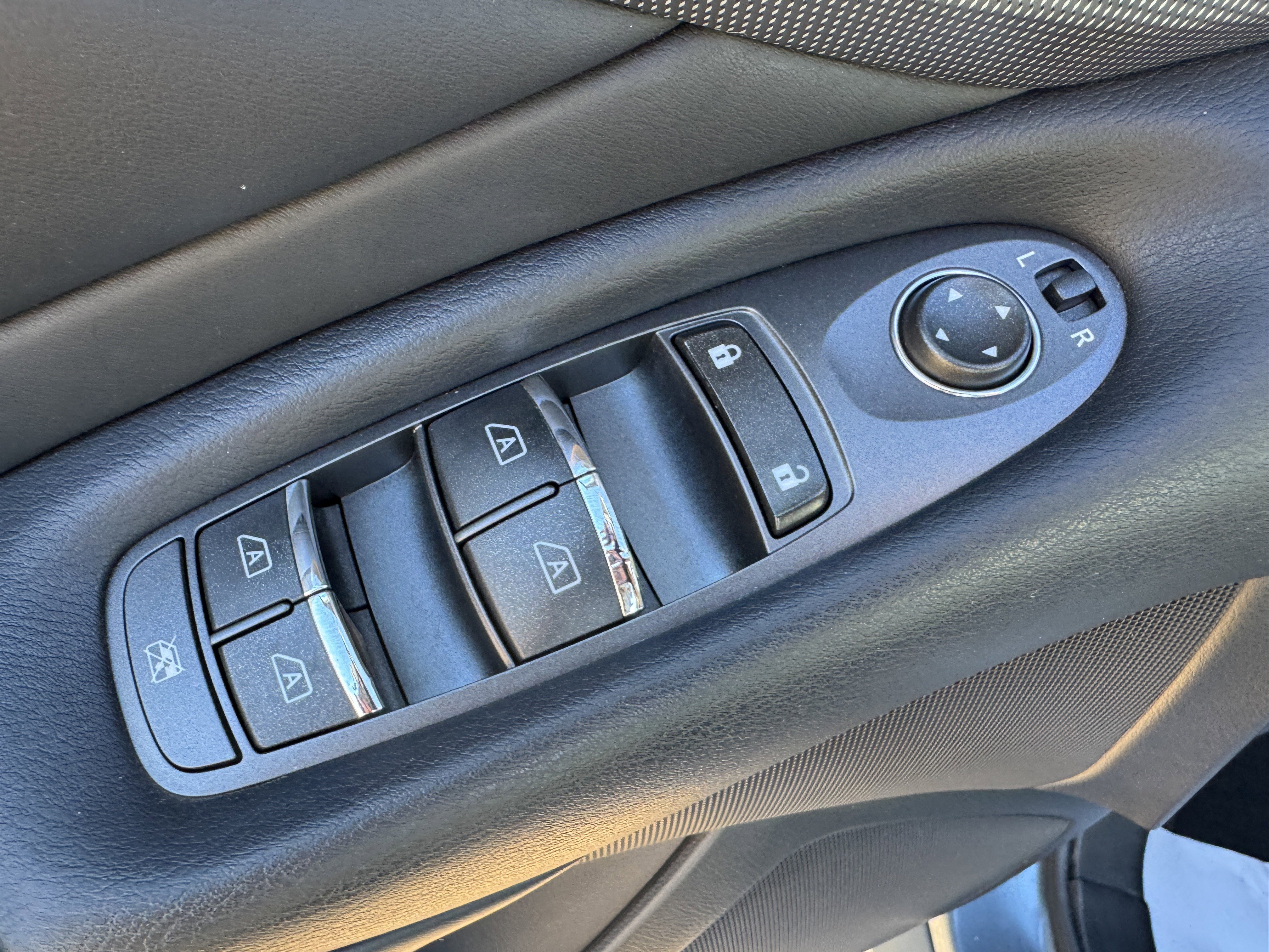 Used 2014 INFINITI Q50 Premium w/ Navigation Package image 10