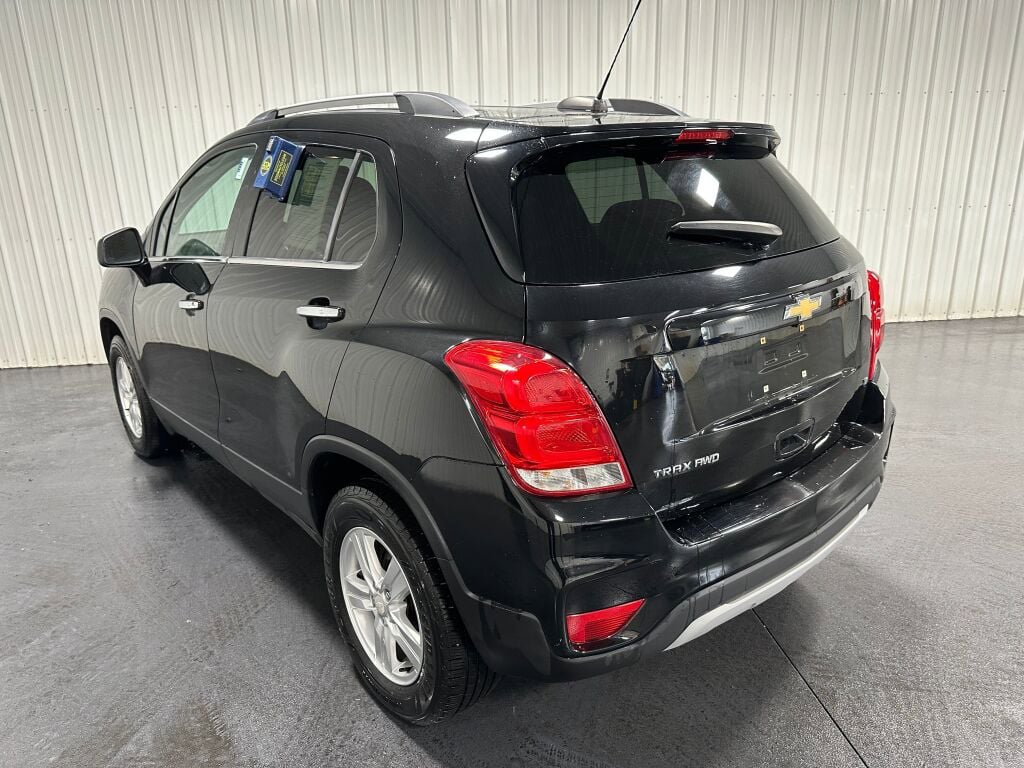 Used 2017 Chevrolet Trax LT w/ LT Convenience Package AWD/4WD image 3