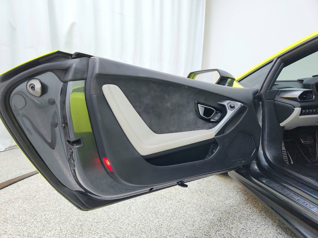 Used 2015 Lamborghini Huracan LP 610-4 image 16