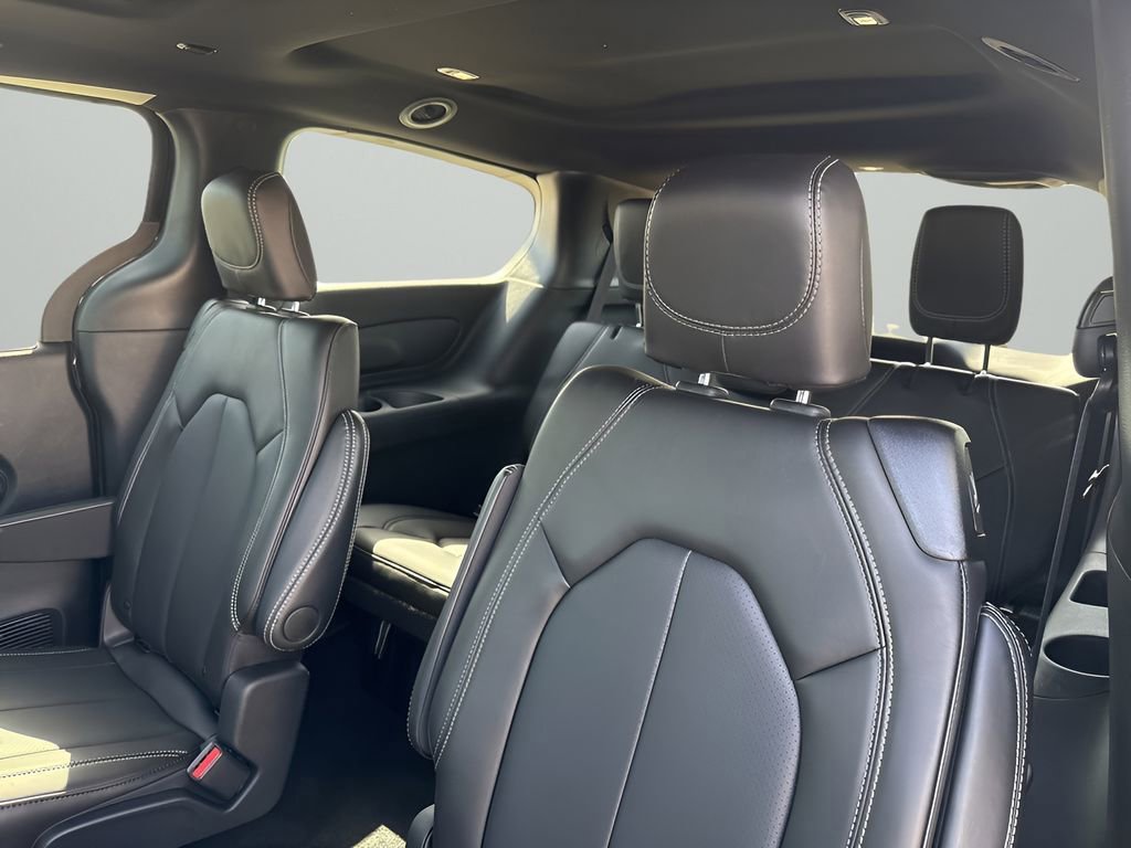New 2025 Chrysler Pacifica Select AWD/4WD image 38