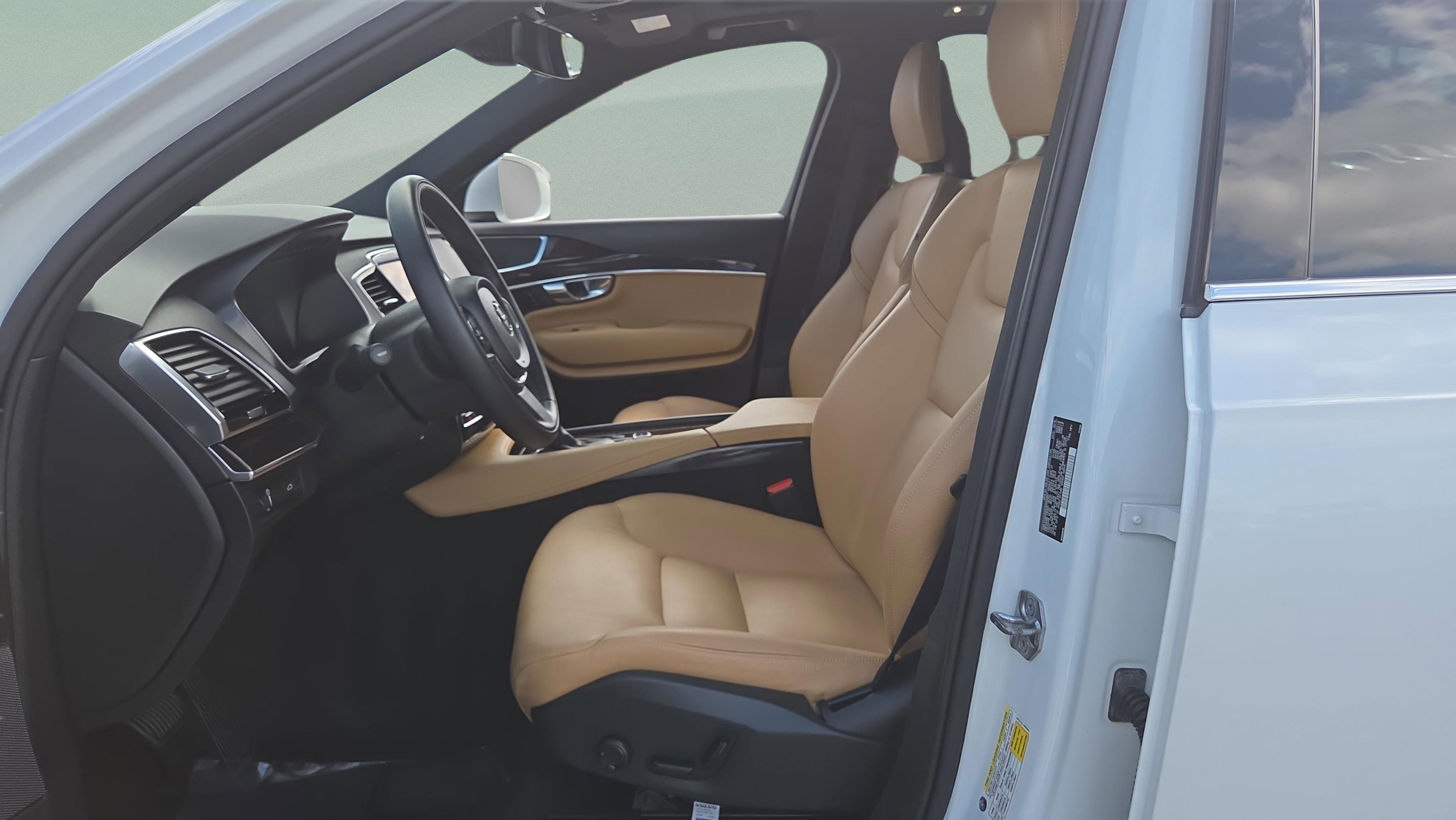 Used 2017 Volvo XC90 T6 Momentum w/ Vision Package AWD/4WD image 9