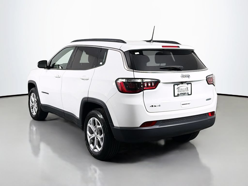 Used 2024 Jeep Compass Latitude AWD/4WD image 5