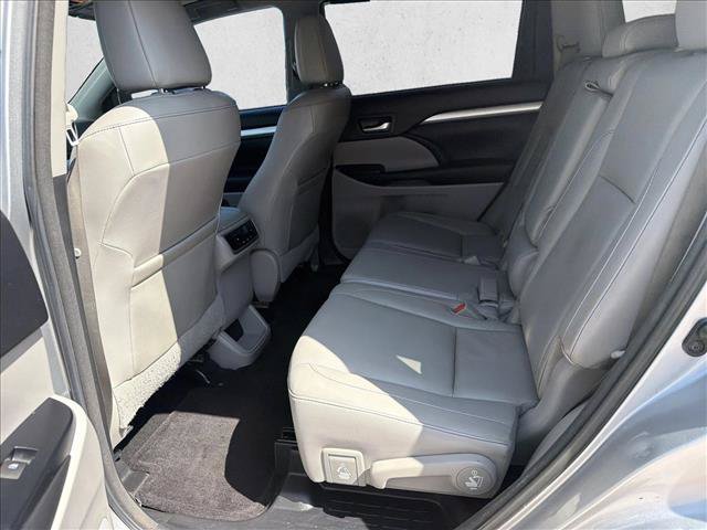 Used 2015 Toyota Highlander XLE FWD image 17