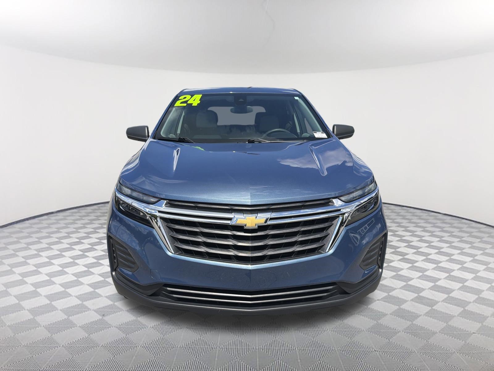Used 2024 Chevrolet Equinox LS w/ LS Convenience Package FWD image 2