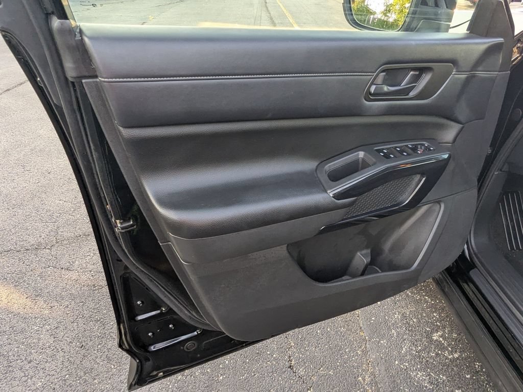 Used 2024 Nissan Pathfinder S FWD image 12