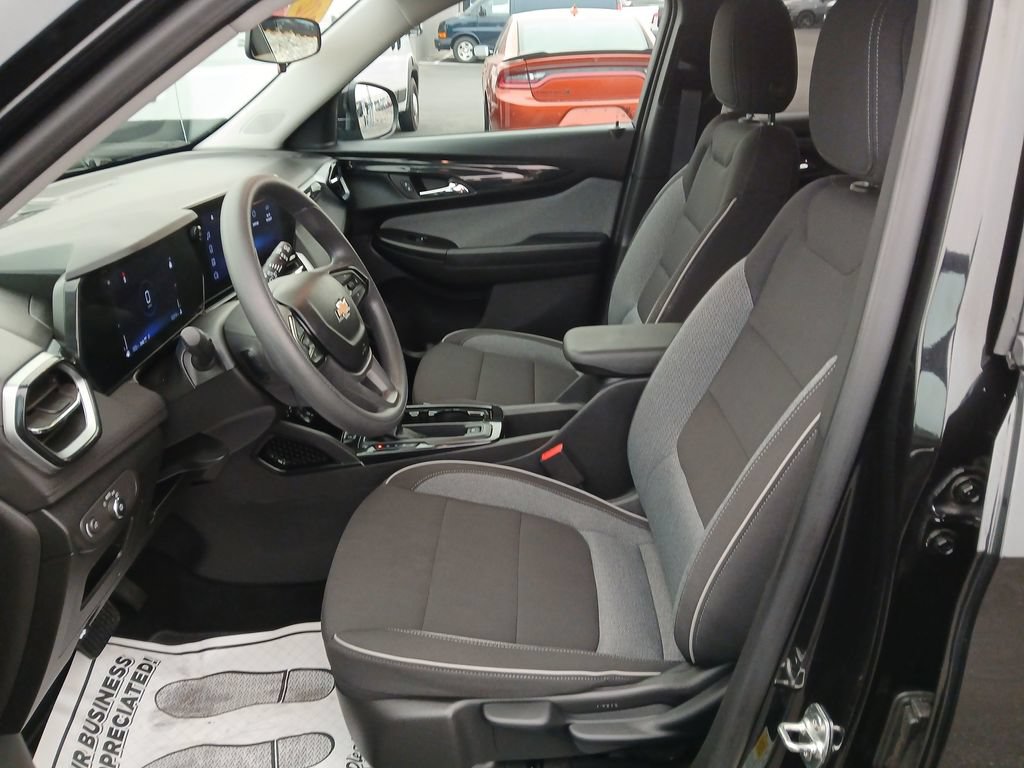 Used 2024 Chevrolet TrailBlazer LT w/ Driver Confidence Package AWD/4WD image 10