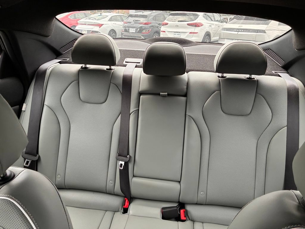 Used 2025 Hyundai Elantra Limited FWD image 11