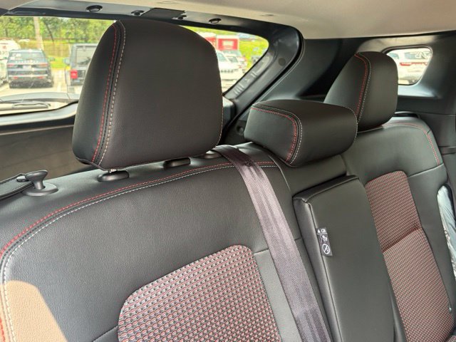 New 2026 Nissan Kicks SR FWD image 30