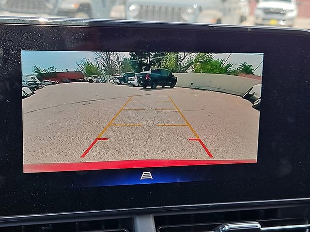 Used 2024 Chevrolet Trax LT w/ Sunroof Package image 16