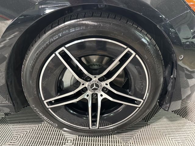 Used 2025 Mercedes-Benz E 350 4MATIC Sedan image 9