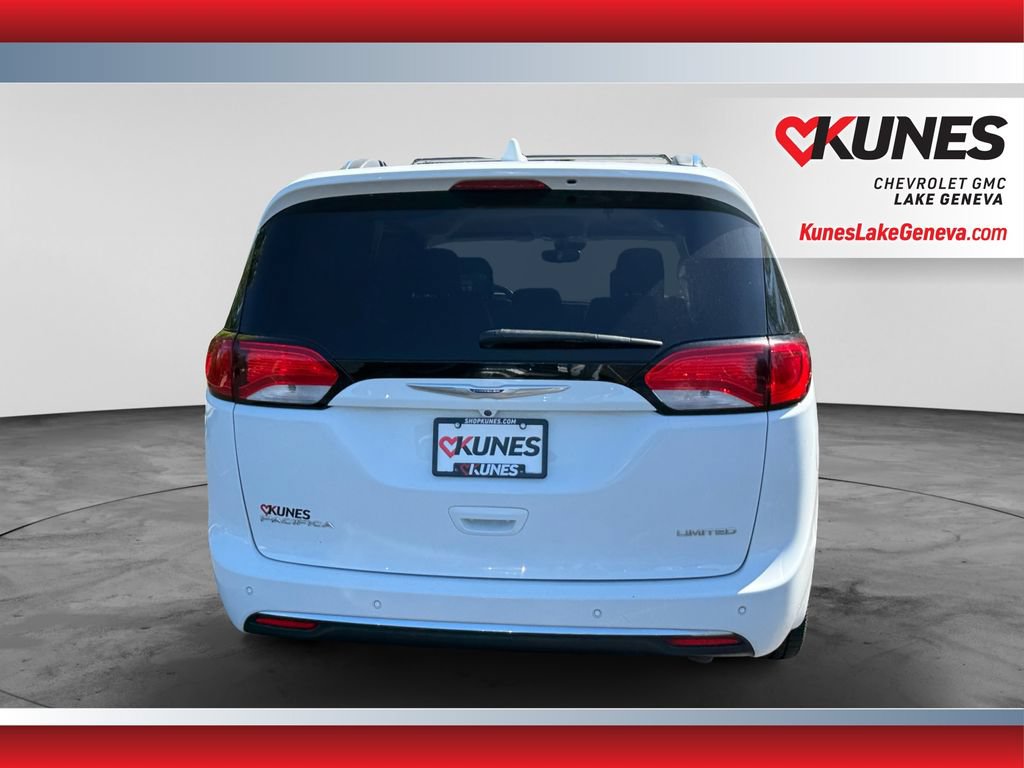 Used 2018 Chrysler Pacifica Limited w/ Advanced Safetytec Group FWD image 8
