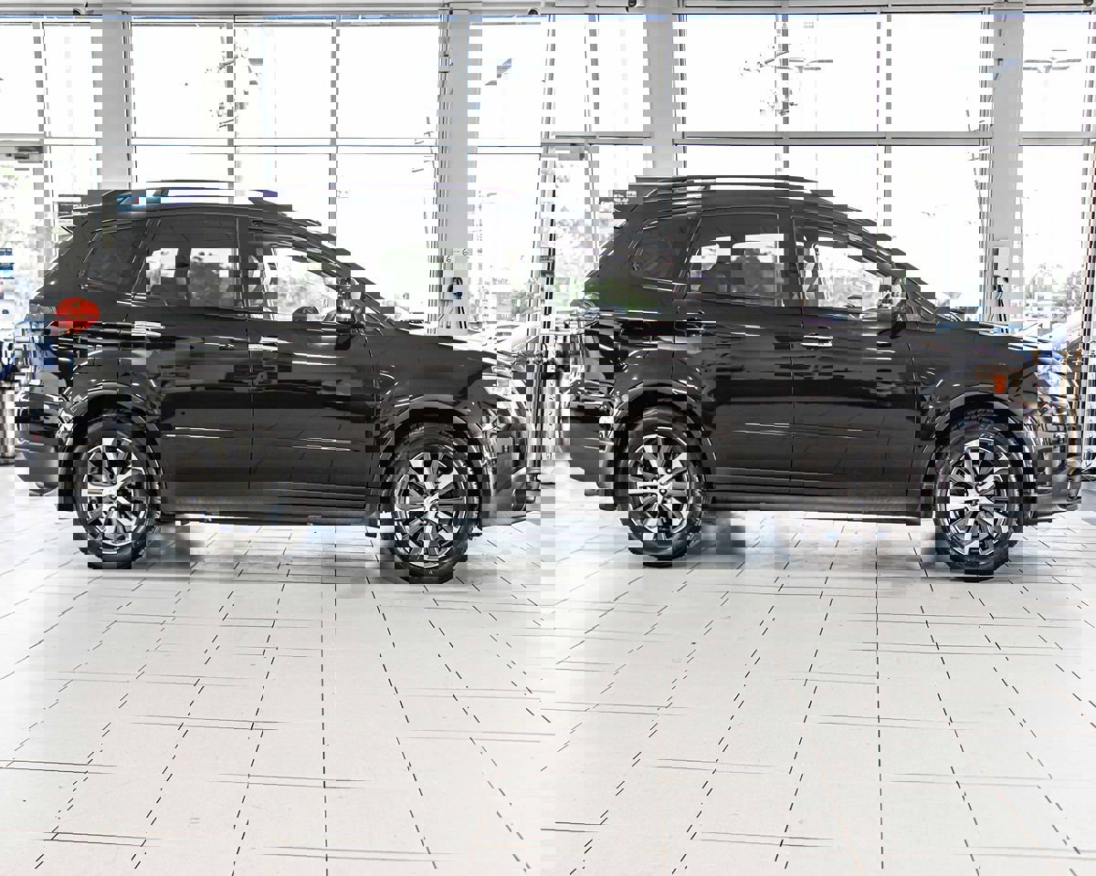 Used 2010 Subaru Tribeca Limited image 11