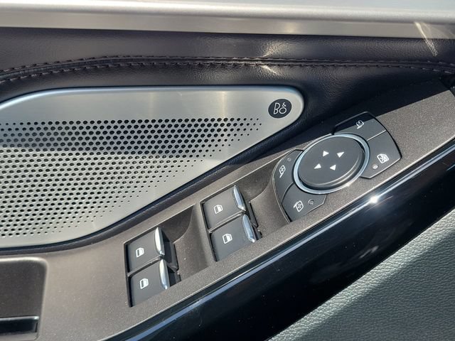 Used 2023 Ford Explorer Platinum w/ Technology Package AWD/4WD image 17