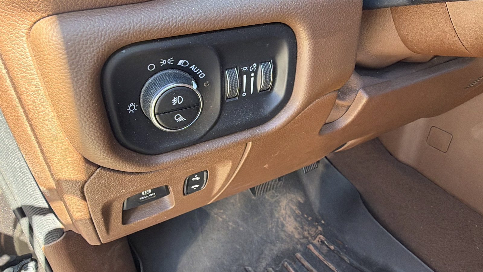 Used 2019 RAM 1500 Laramie AWD/4WD image 25
