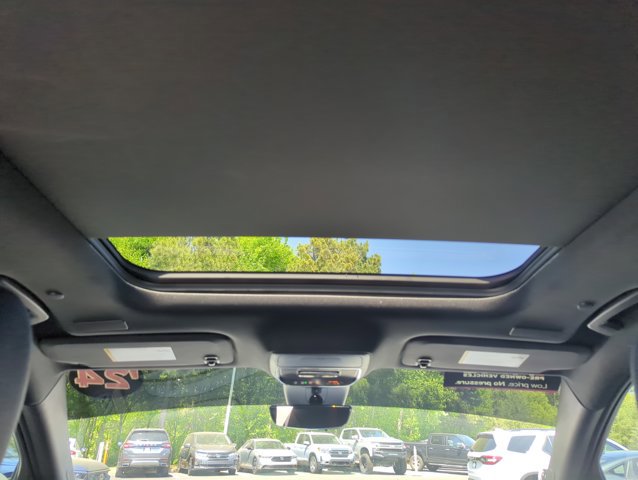 Used 2024 Chevrolet Traverse RS image 21