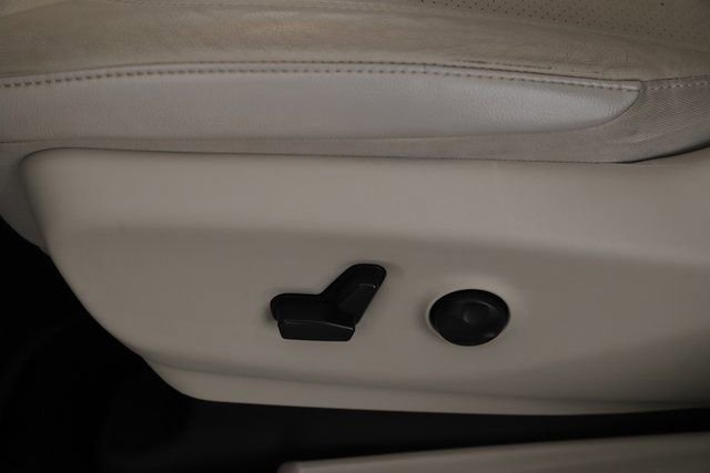 Used 2021 Chrysler Pacifica Touring-L image 18