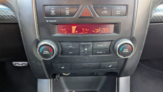 Used 2011 Kia Sorento SX image 38