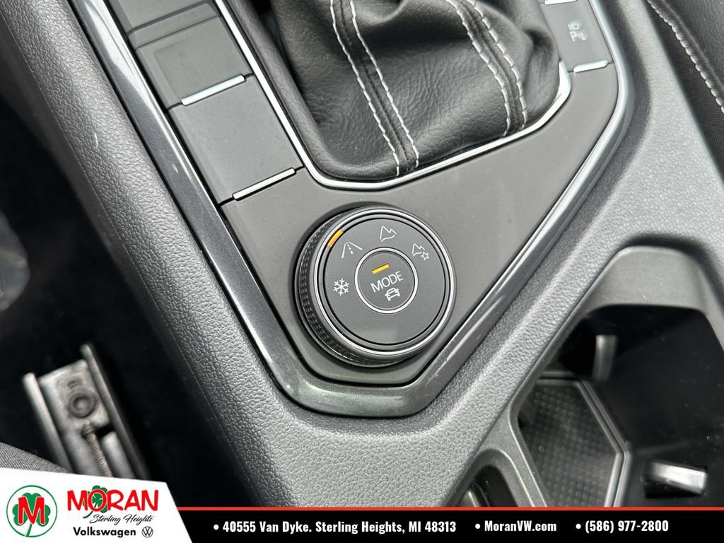Certified 2024 Volkswagen Tiguan SEL R-Line AWD/4WD image 32