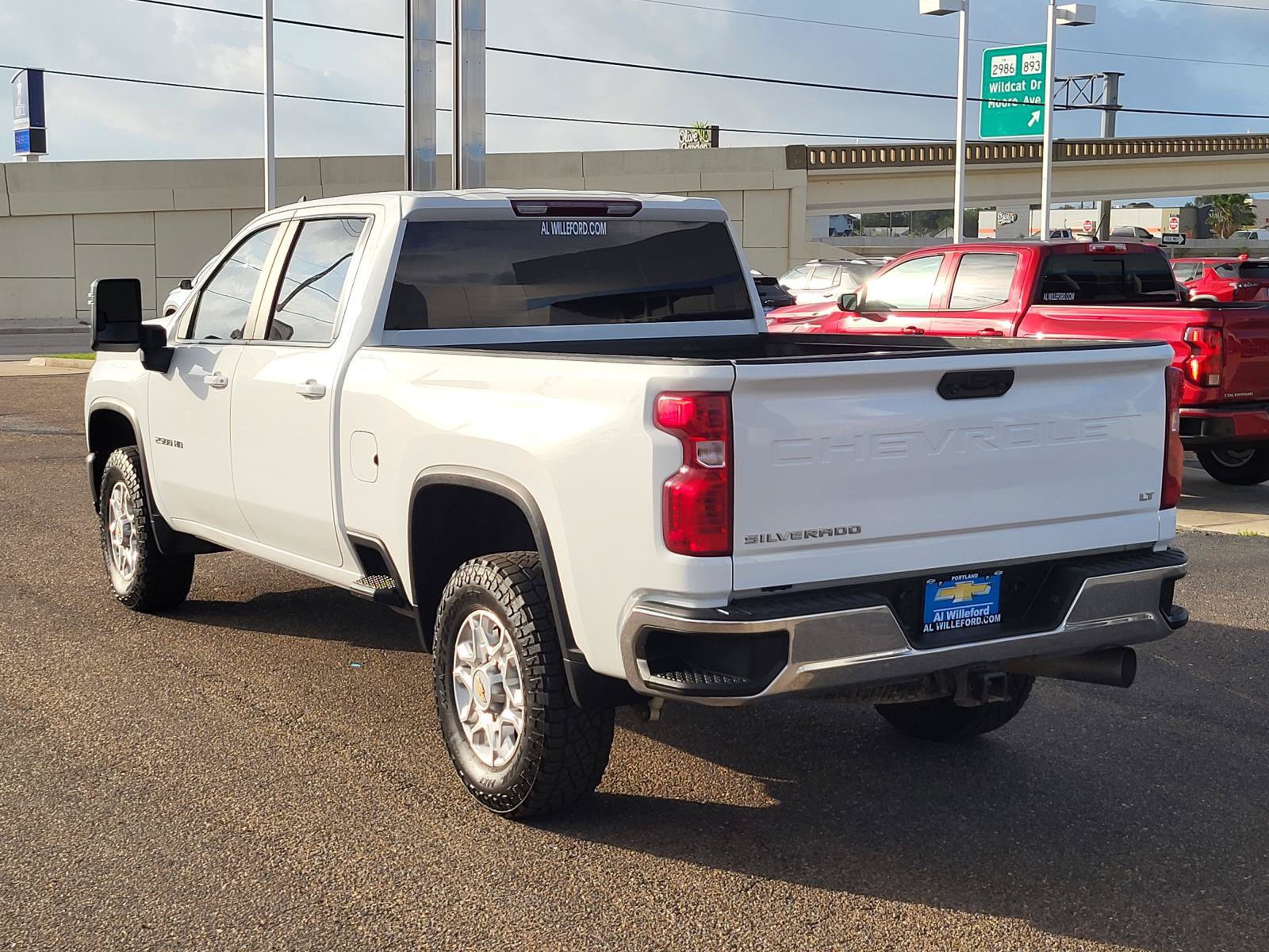 Used 2024 Chevrolet Silverado 2500 LT AWD/4WD image 3