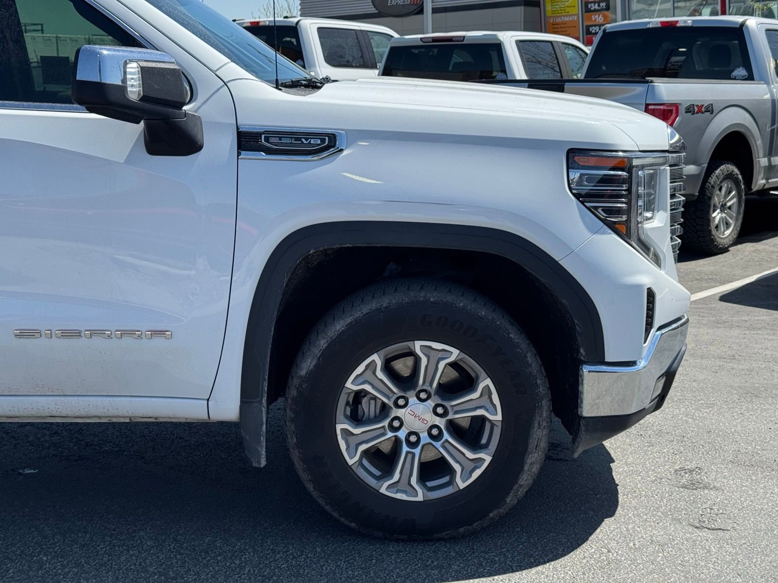 Used 2022 GMC Sierra 1500 SLT image 4