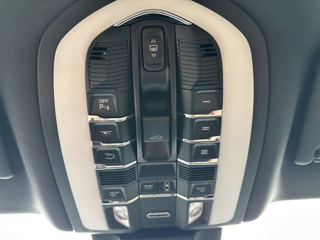 Used 2022 Porsche Macan S AWD/4WD image 26
