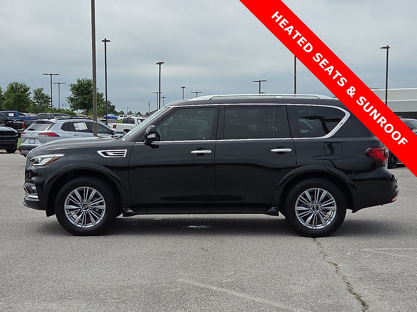 Used 2023 INFINITI QX80 Luxe w/ Cargo Package AWD/4WD image 3