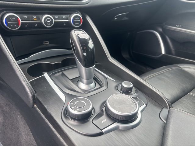 Used 2018 Alfa Romeo Giulia Base image 29