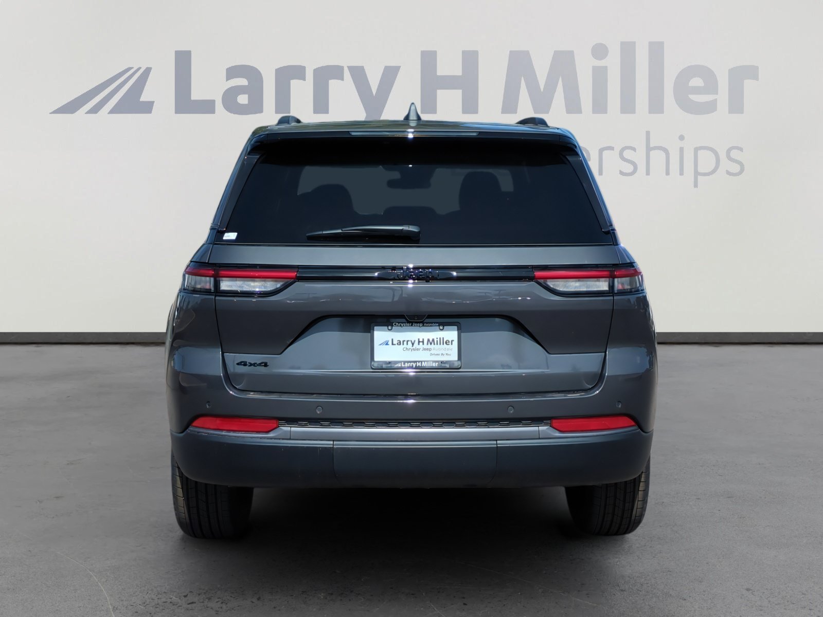 New 2026 Jeep Grand Cherokee Altitude AWD/4WD image 4