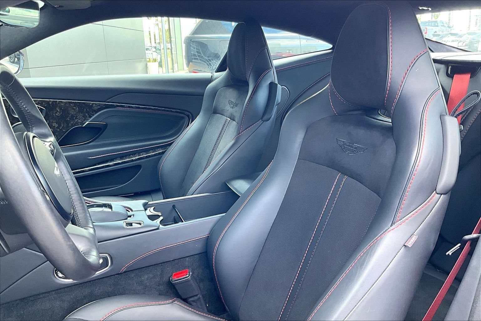Used 2023 Aston Martin DB11 Coupe RWD image 4