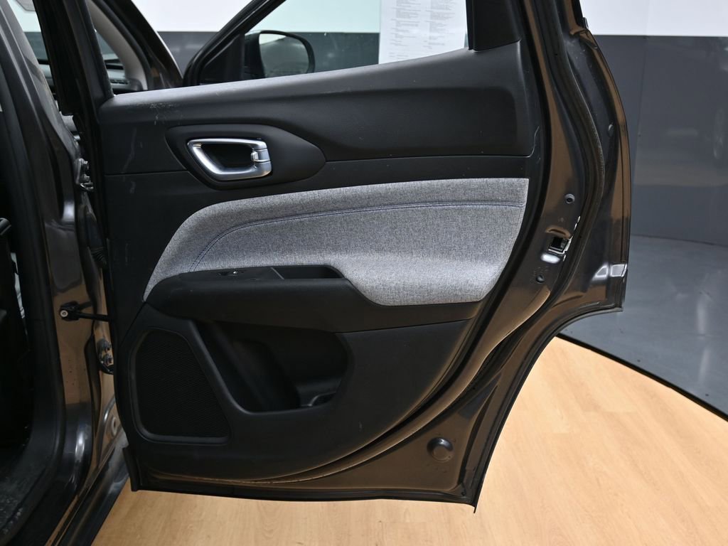 Used 2022 Jeep Compass Latitude image 37