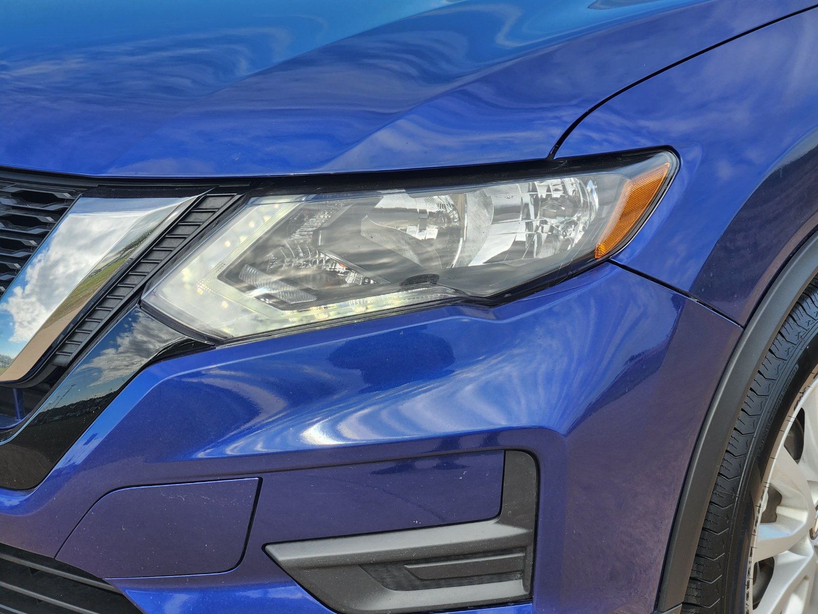 Used 2018 Nissan Rogue SV FWD image 9