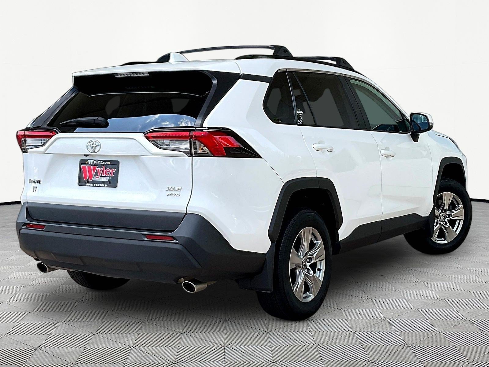 Used 2023 Toyota RAV4 XLE AWD/4WD image 6