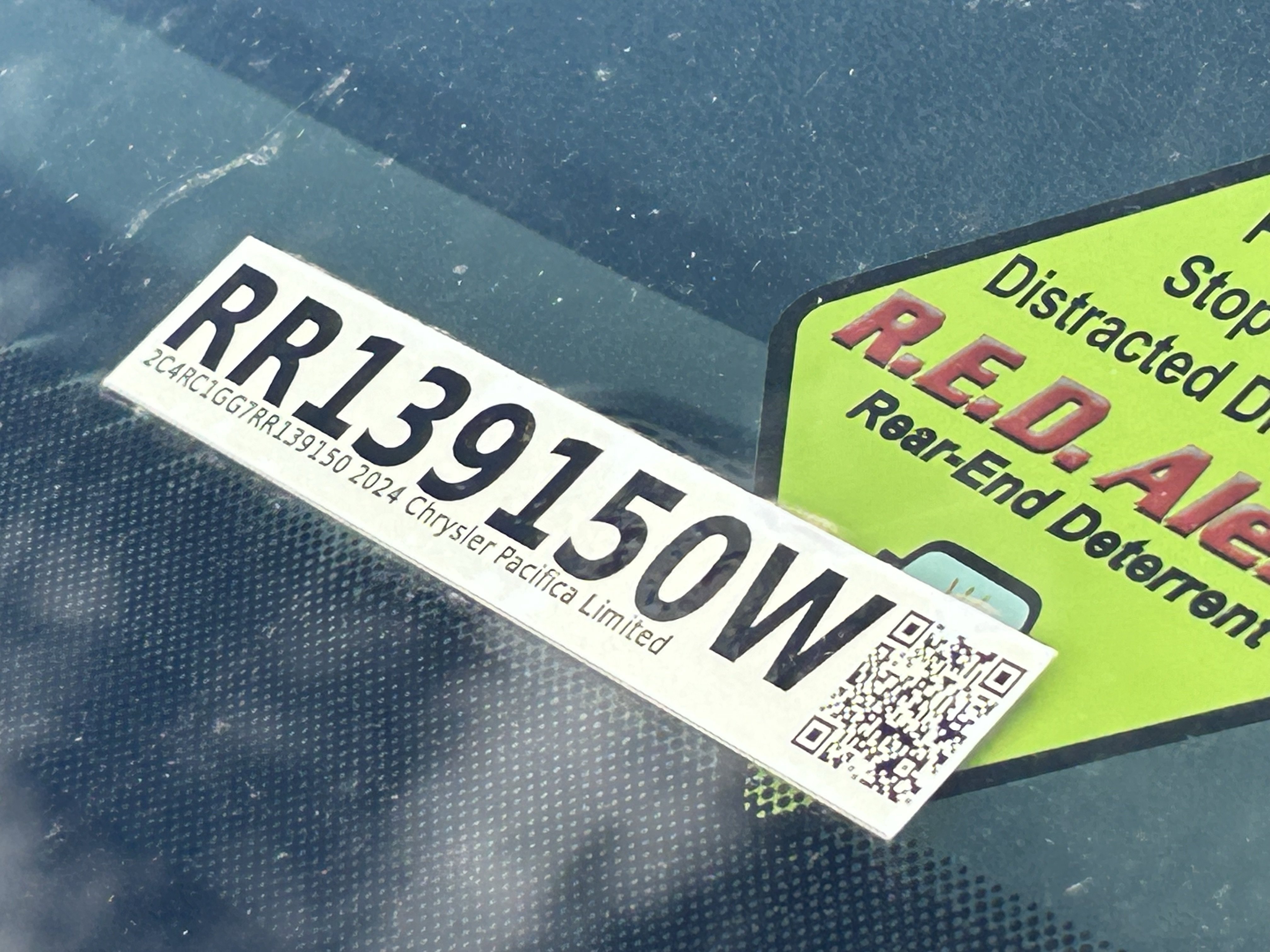 Used 2024 Chrysler Pacifica Limited FWD image 32
