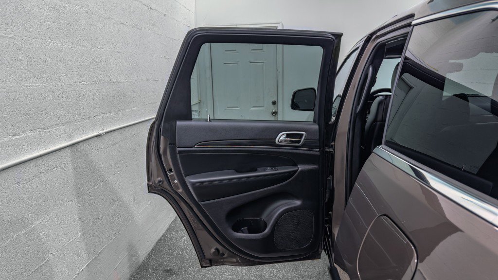 Used 2021 Jeep Grand Cherokee Limited image 17