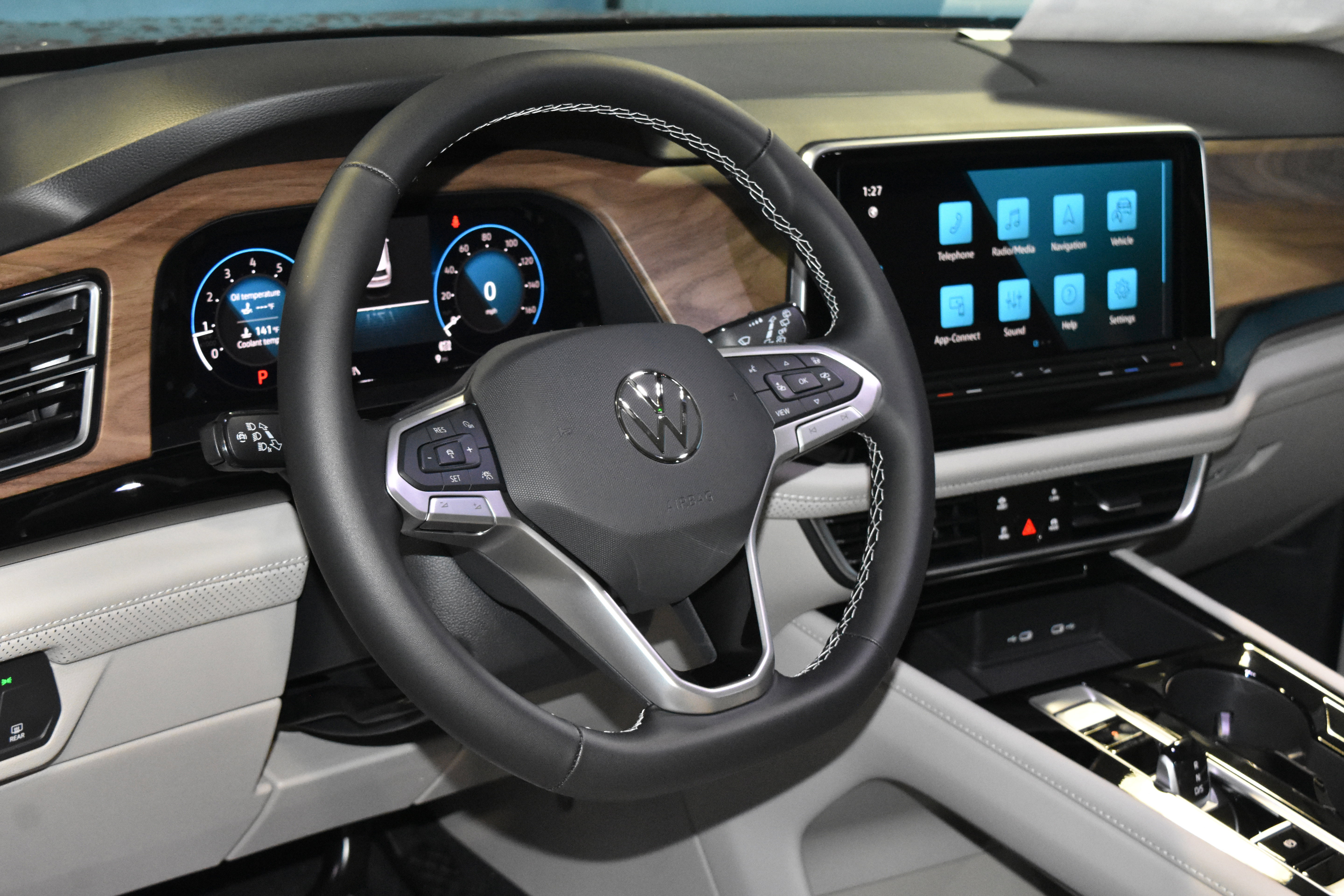 New 2026 Volkswagen Atlas SE FWD image 2
