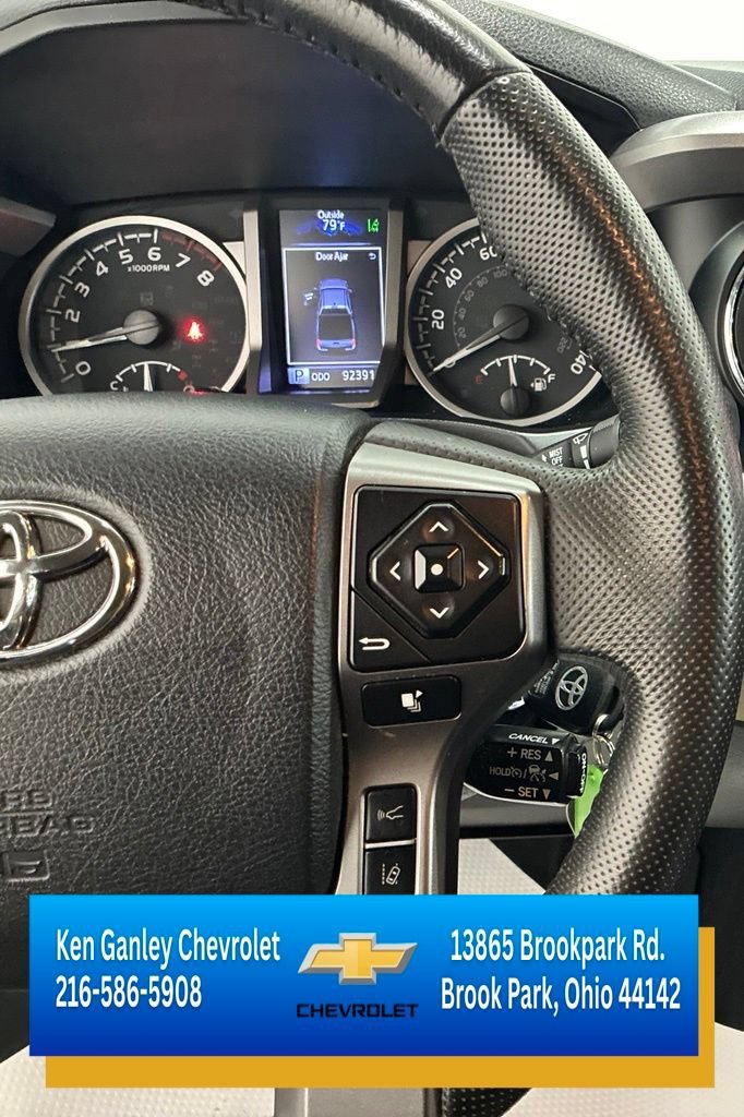 Used 2020 Toyota Tacoma SR5 AWD/4WD image 12