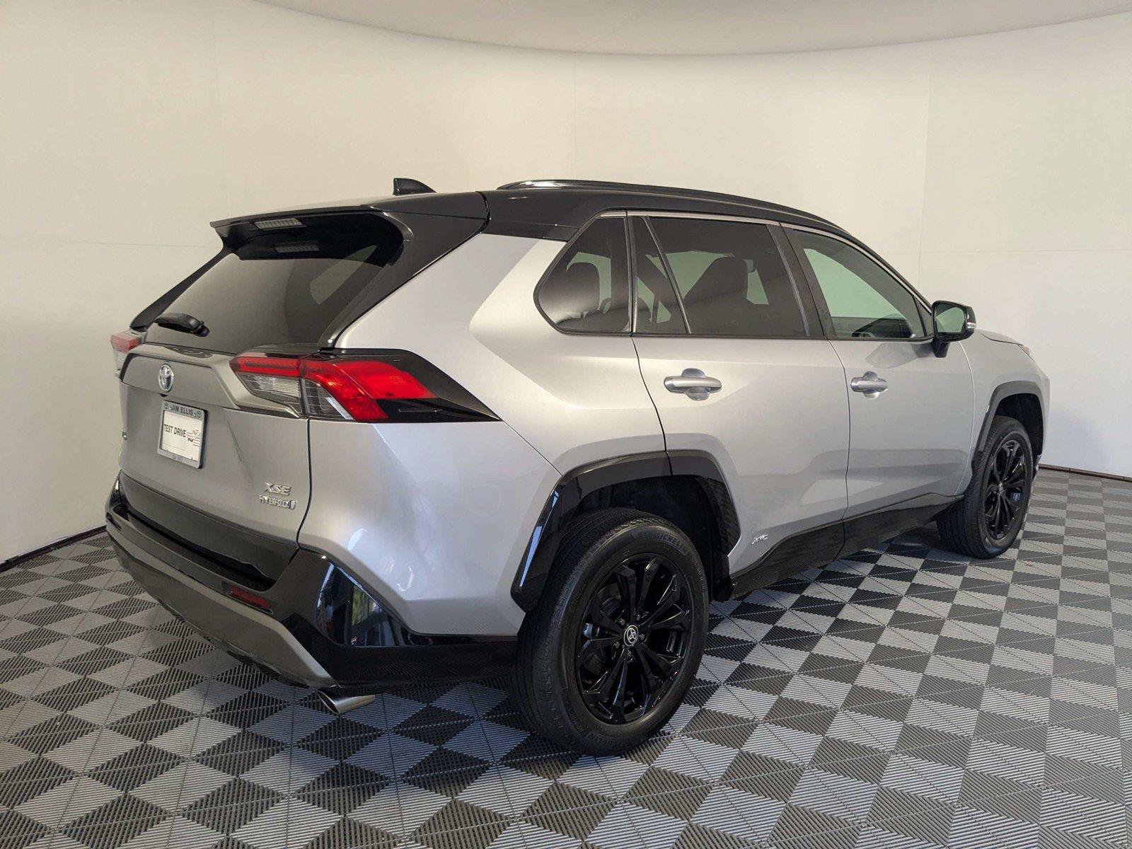 Used 2023 Toyota RAV4 XSE AWD/4WD image 6