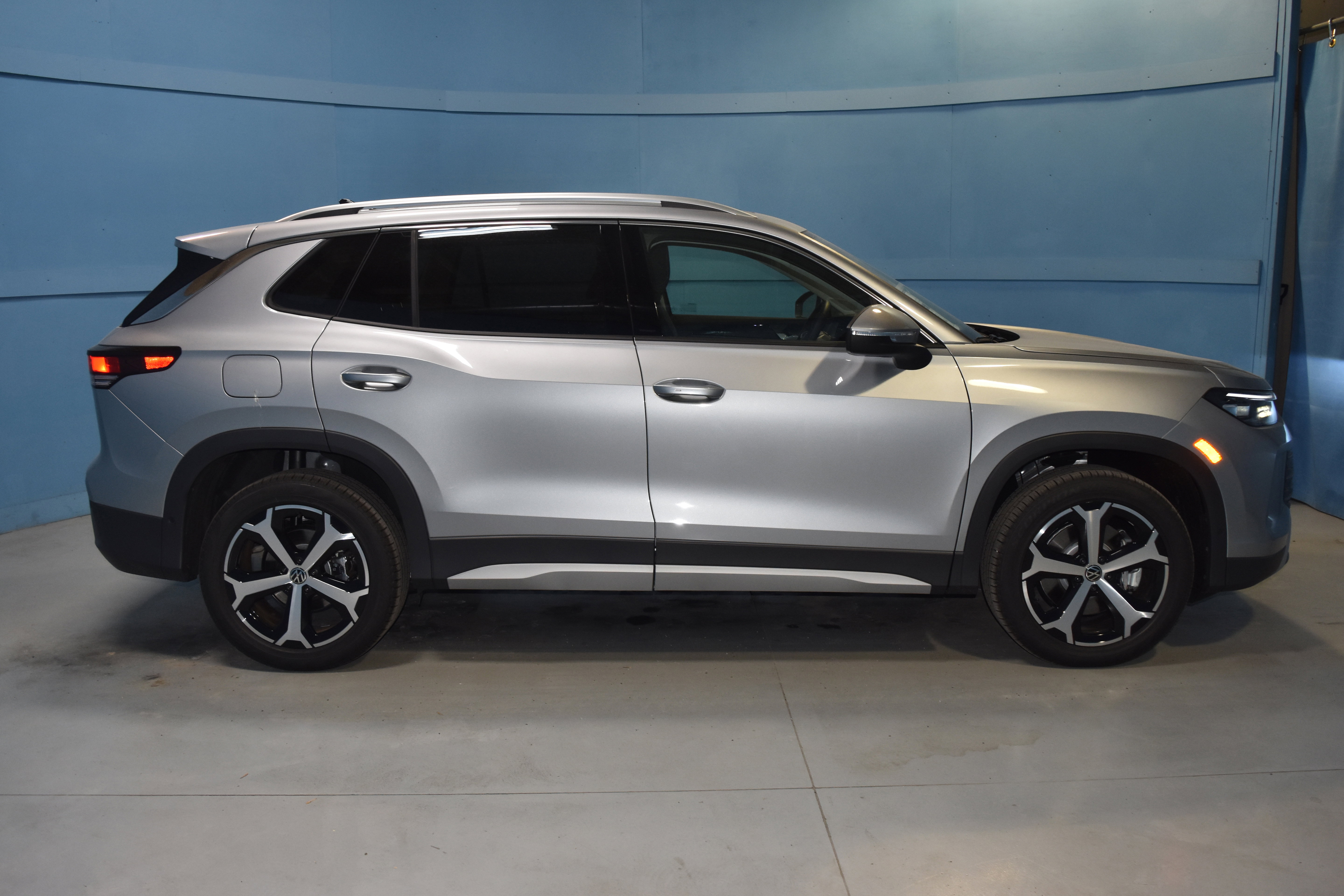 New 2026 Volkswagen Tiguan SE AWD/4WD image 18