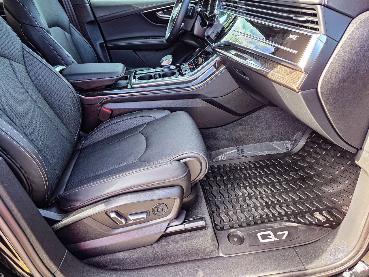 Used 2025 Audi Q7 3.0T Prestige image 44