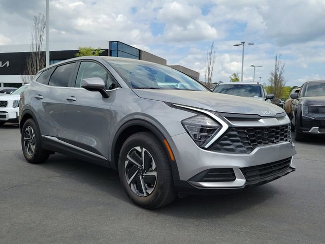 Used 2025 Kia Sportage LX image 3