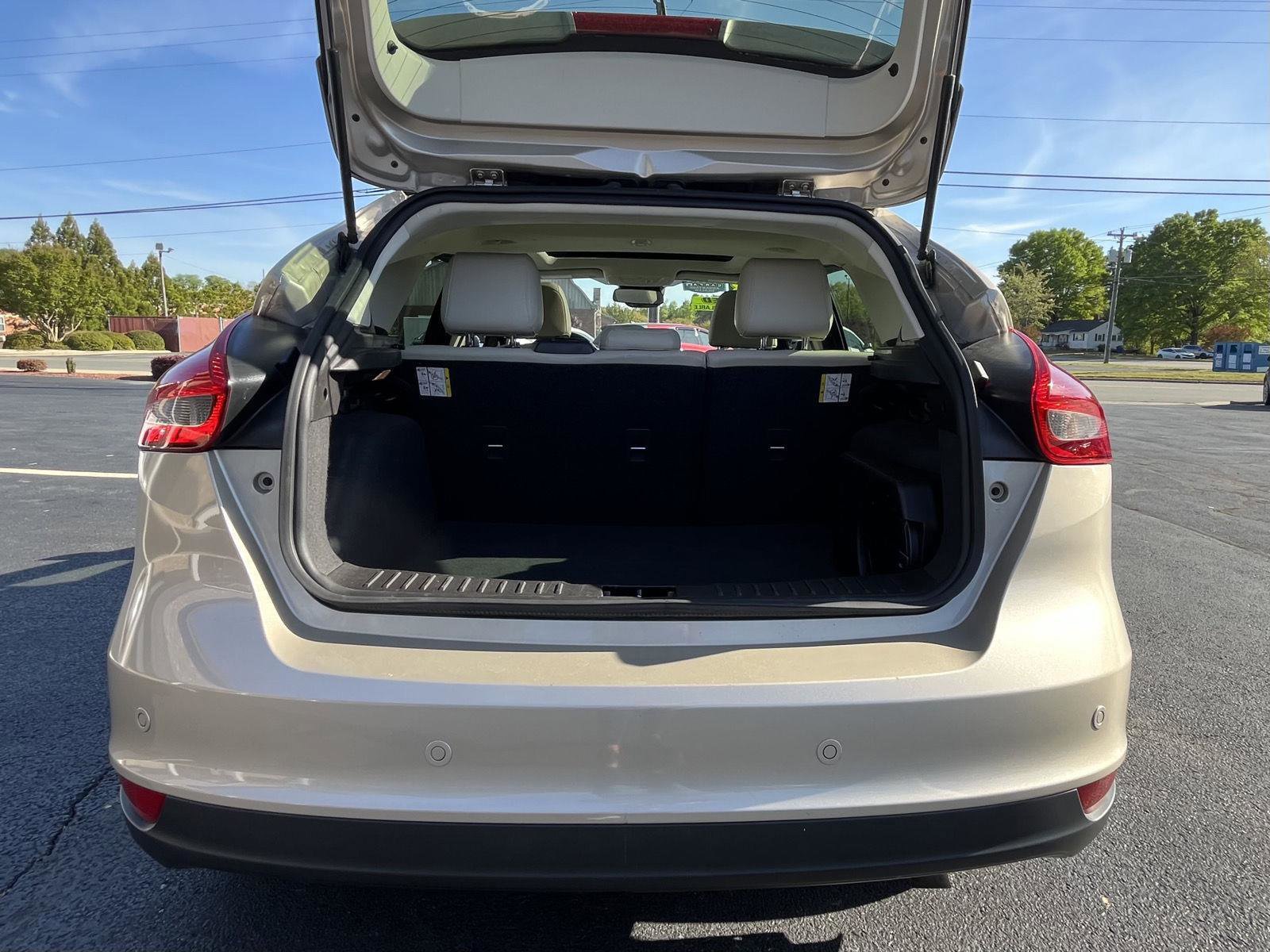 Used 2018 Ford Focus Titanium w/ Titanium Technology Package image 27